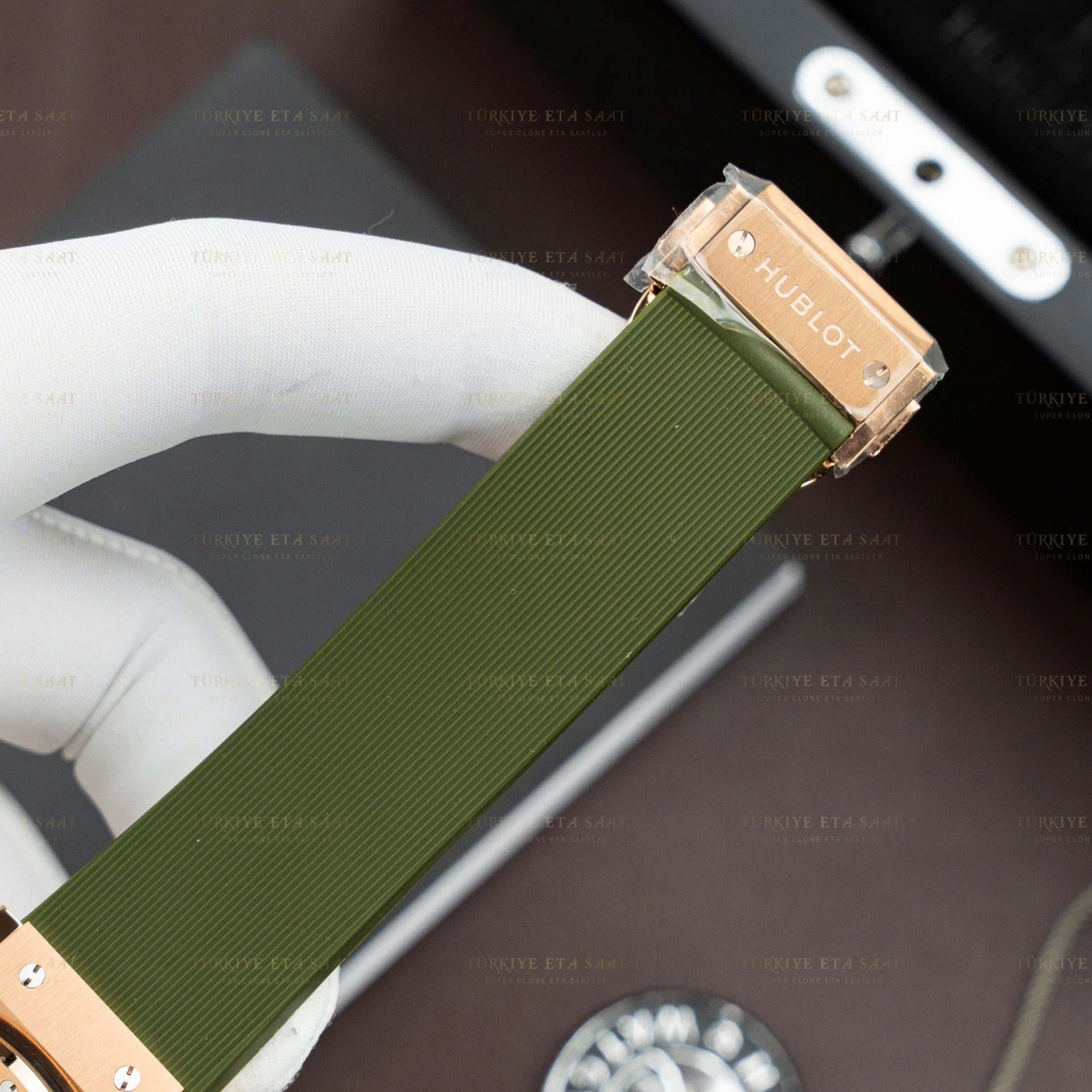 Hublot-Classic-Fusion-King-Gold-SW300-42mm-eta-saat-super-clone-eta-saat-hublot (5) Hublot-Classic-Fusion-King-Gold-SW300-42mm-eta-saat-super-clone-eta-saat-hublot (5)